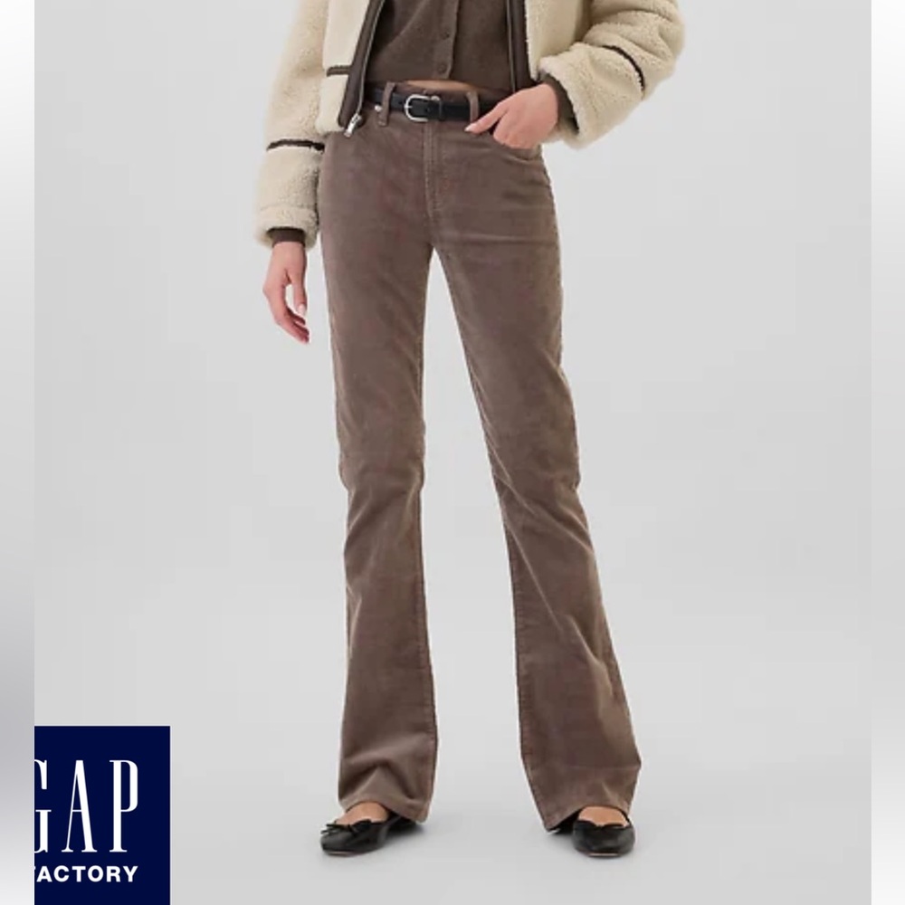 Gap Mid-Rise Baby Boot Cut Taupe Corduroy Pants Size 26R/2